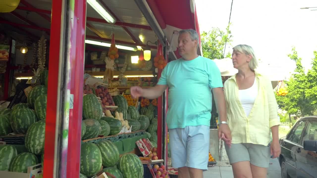Stock Video Browsing A Small Grocery Store Live Wallpaper For PC