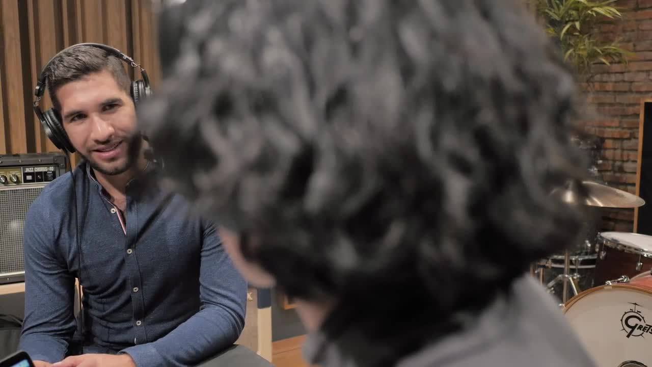 Stock Video Broadcasters Working Live Wallpaper For PC