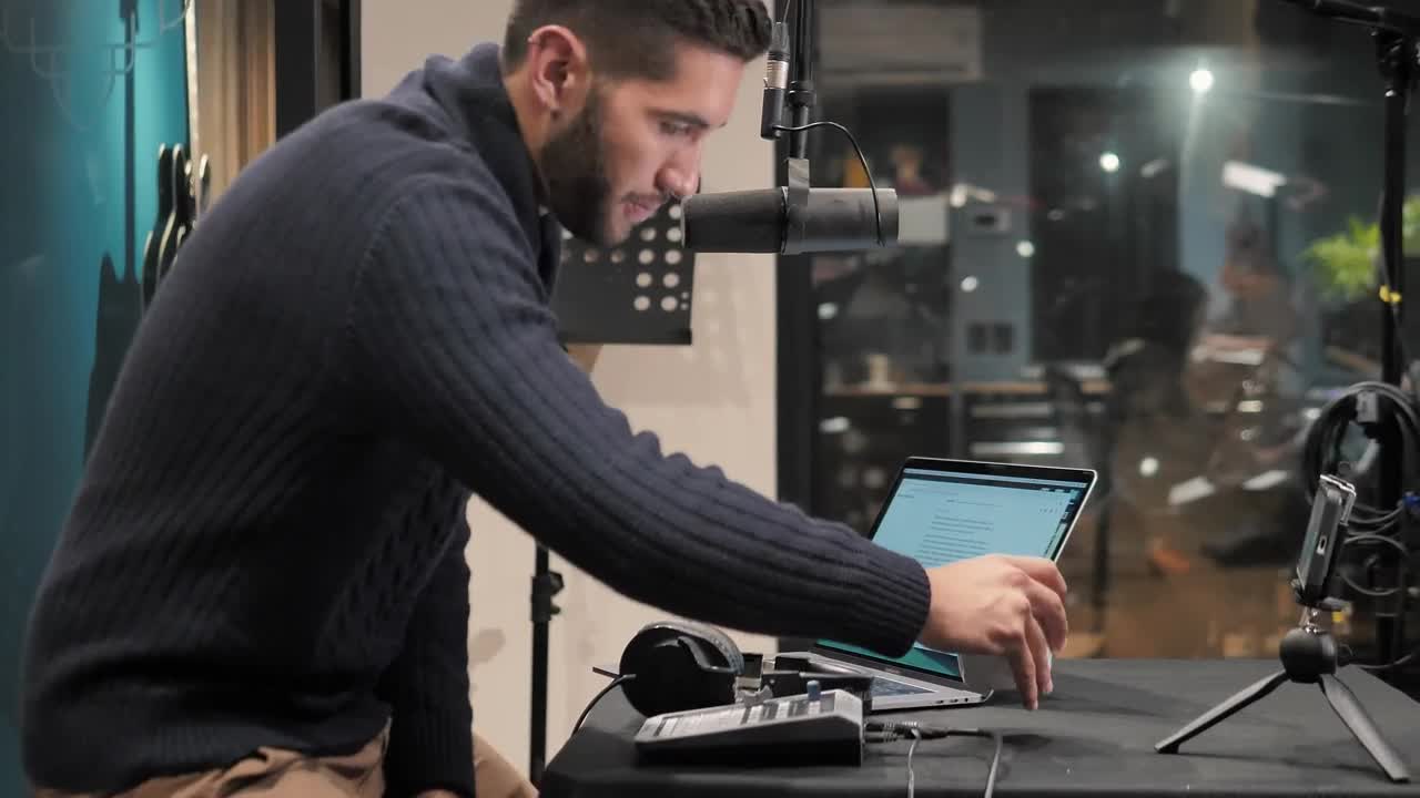 Stock Video Broadcaster Prepares To Record Program Live Wallpaper For PC