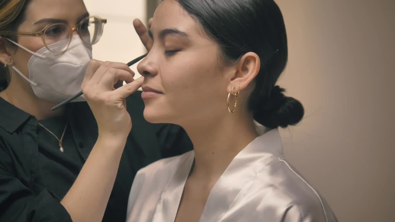 Stock Video Brides Makeup By A Professional Makeup Artist Live Wallpaper For PC