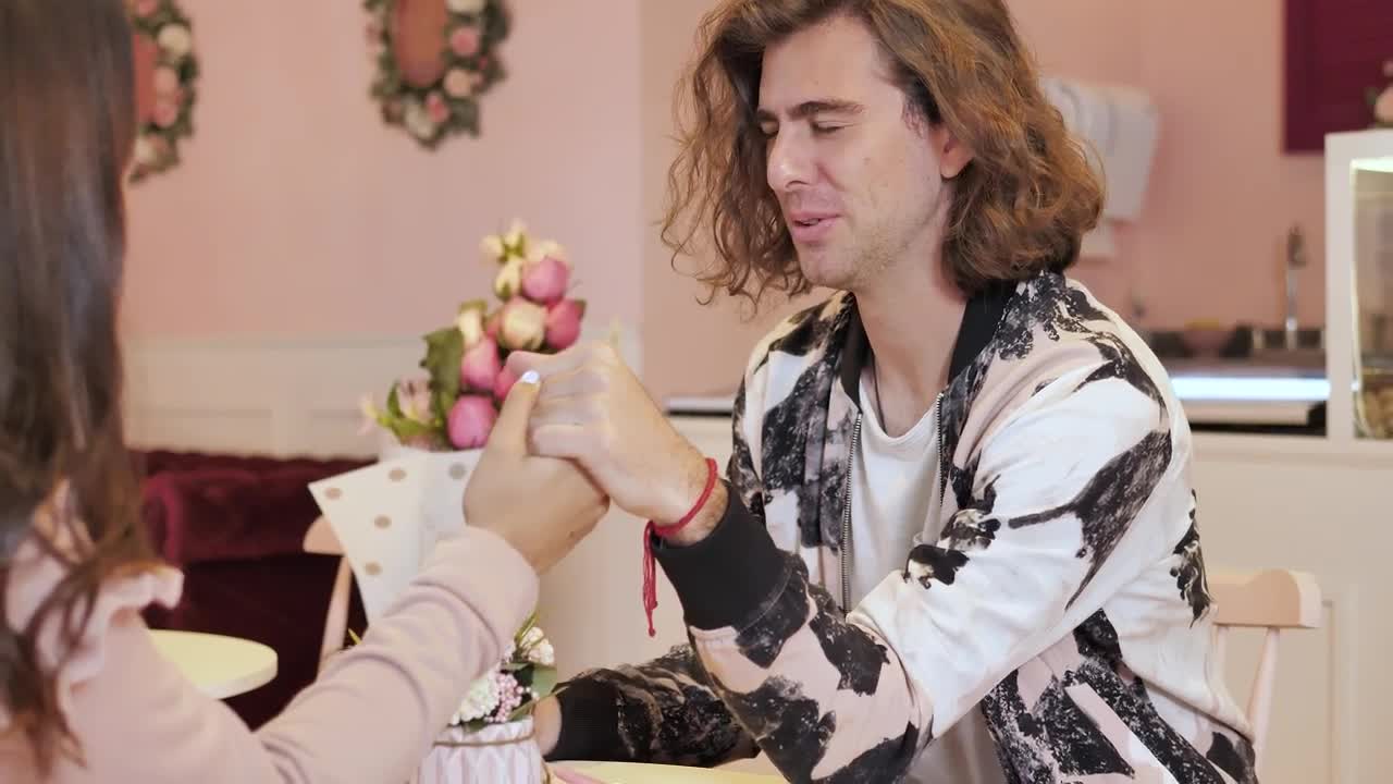 Stock Video Boyfriends Chatting During A Date On Valentines Day Live Wallpaper For PC