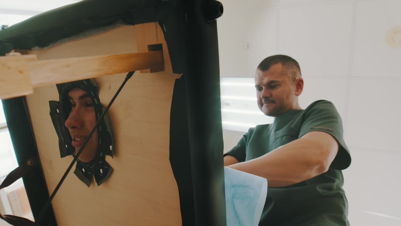 Stock Video Bottom View Of A Physiotherapy Massage Live Wallpaper For PC