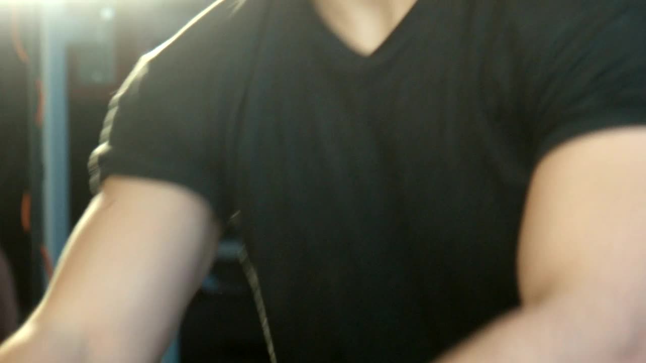 Stock Video Bodybuilder Training In The Gym Live Wallpaper For PC