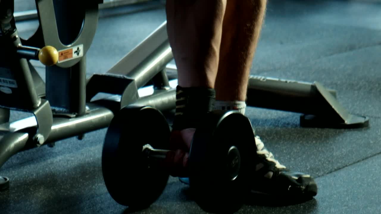 Stock Video Bodybuilder Training At The Gym Live Wallpaper For PC