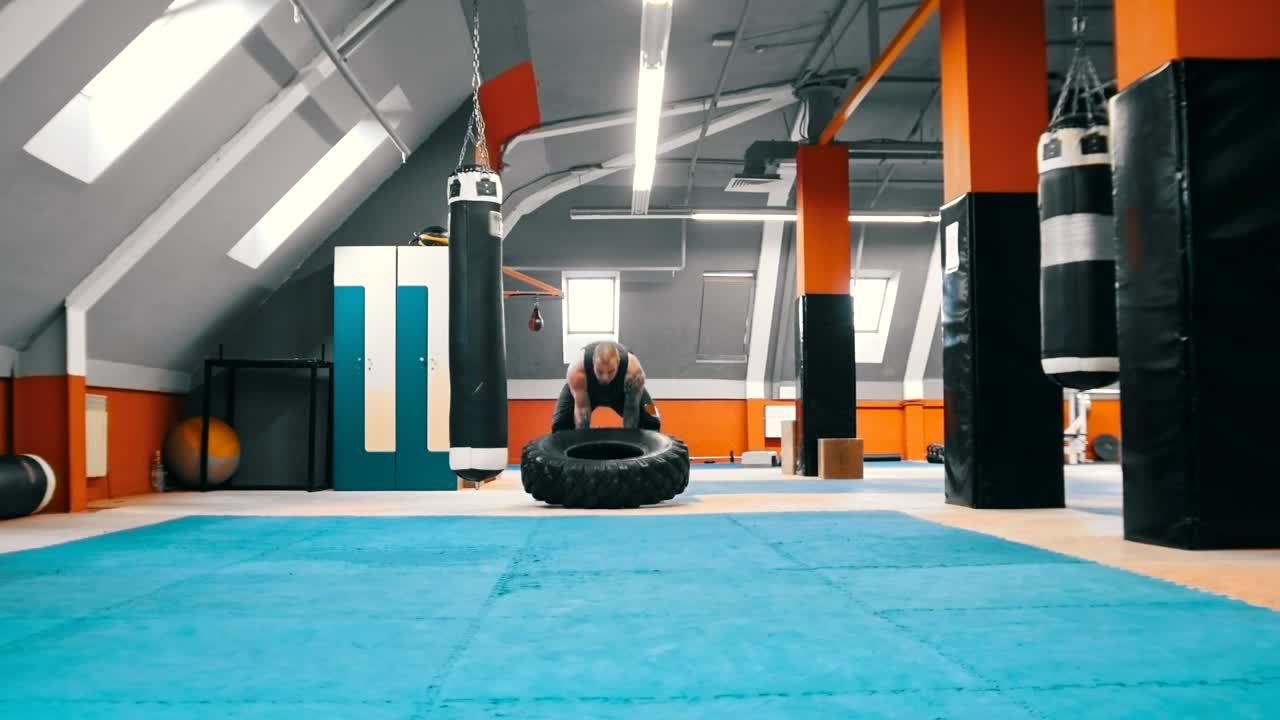 Stock Video Bodybuilder Flips A Tire On The Floor Over And Over Live Wallpaper For PC