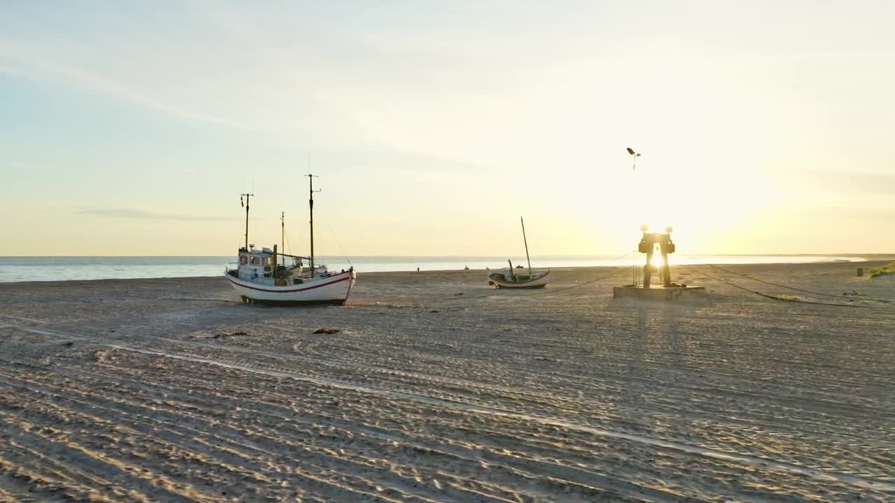 Stock Video Boats On The Sand Live Wallpaper For PC