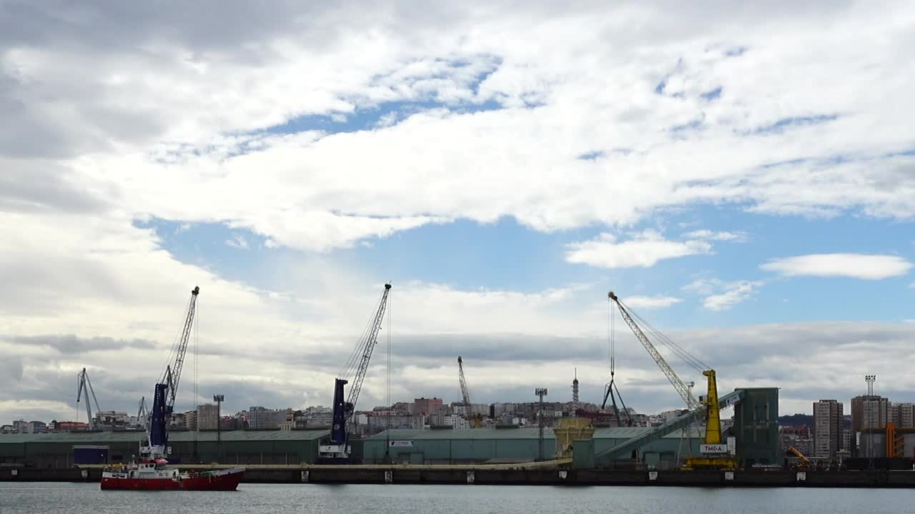 Stock Video Boat Sailing Past Cranes Live Wallpaper For PC