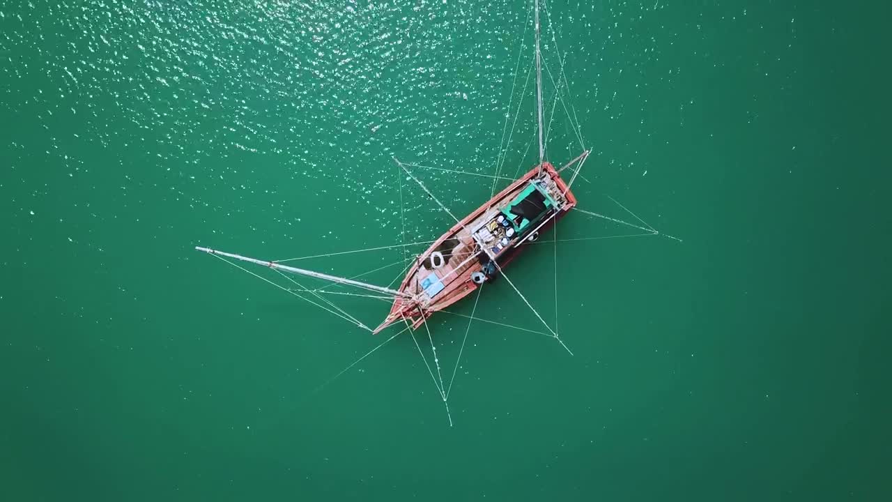 Stock Video Boat In The Middle Of The Sea Seen From Top Live Wallpaper For PC