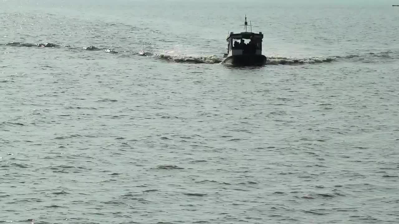 Stock Video Boat Heading Towards The Shore Live Wallpaper For PC