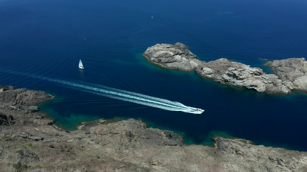 Stock Video Boat Heading Into A Cove Live Wallpaper For PC