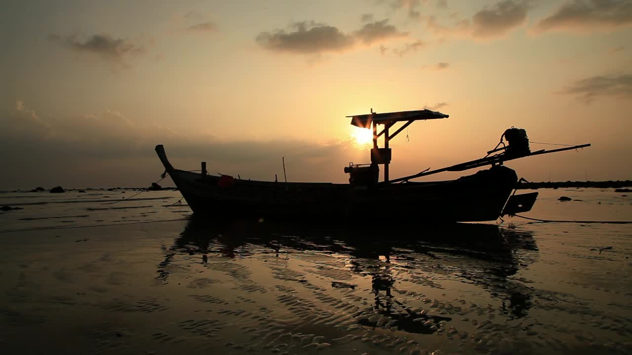 Stock Video Boat Blocking The Sunset In Thailand Live Wallpaper For PC