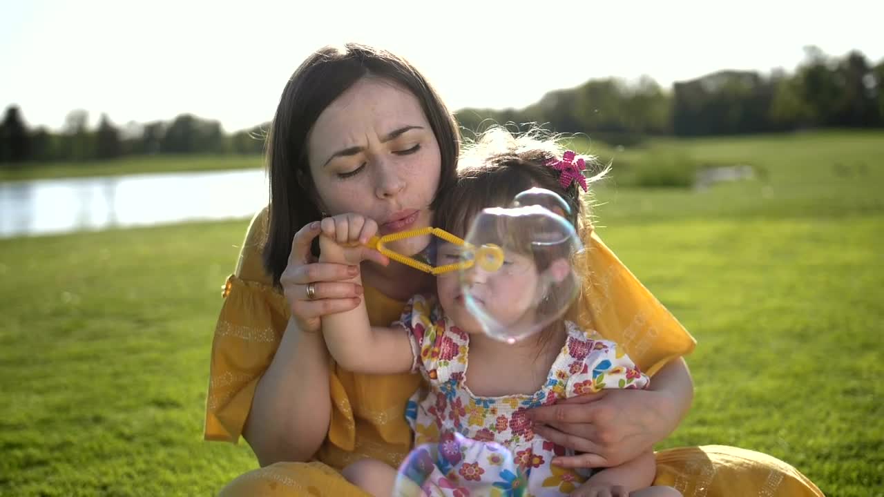 Stock Video Blowing Soap Bubbles Live Wallpaper For PC