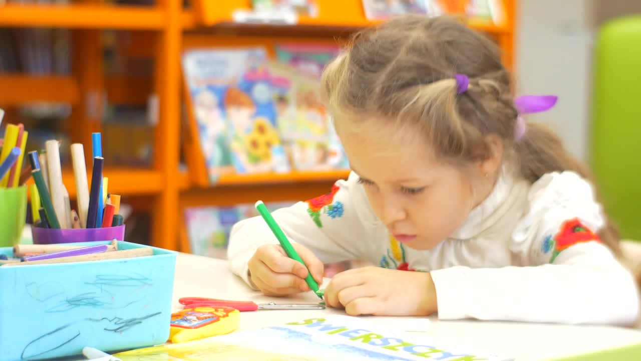 Stock Video Blonde Girl Using A Green Marker At School Live Wallpaper For PC