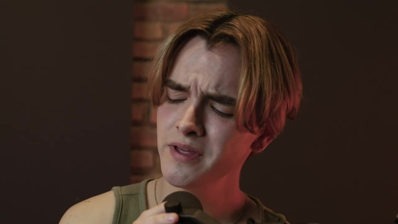 Stock Video Blond Singer Performing A Love Song Live Wallpaper For PC