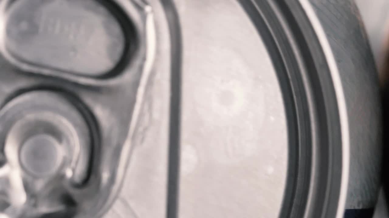 Stock Video Beer Cans Spinning Live Wallpaper For PC