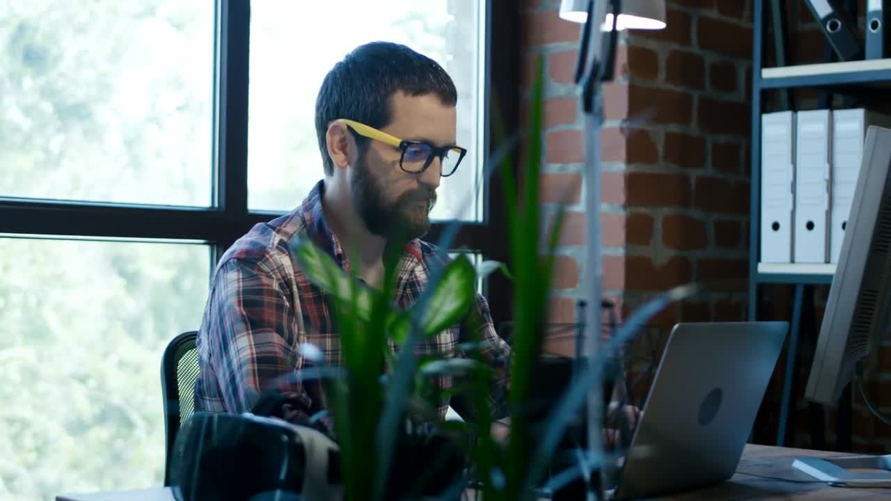 Stock Video Bearded Man Working At The Office Live Wallpaper For PC