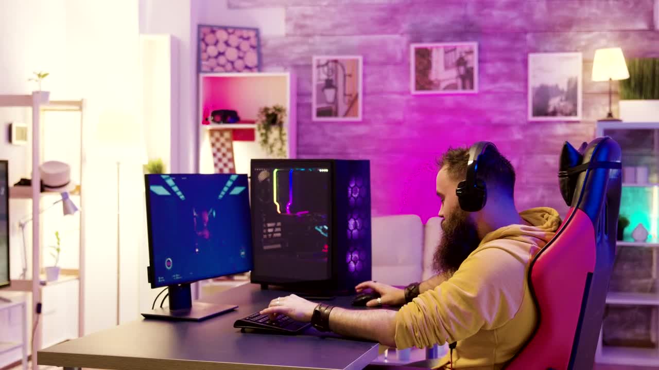 Stock Video Bearded Man Loses At Online Video Gaming Live Wallpaper For PC