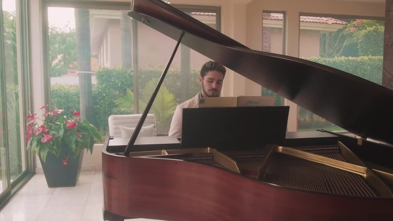 Video Stock Close Up Of The Face Of An Inspired Pianist Playing Live Wallpaper For PC