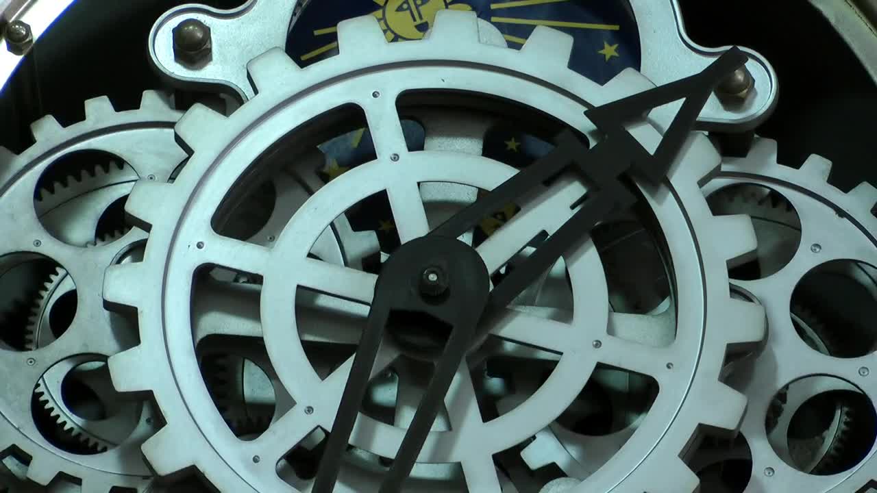 Video Stock Clock With Visible Nuts Live Wallpaper For PC