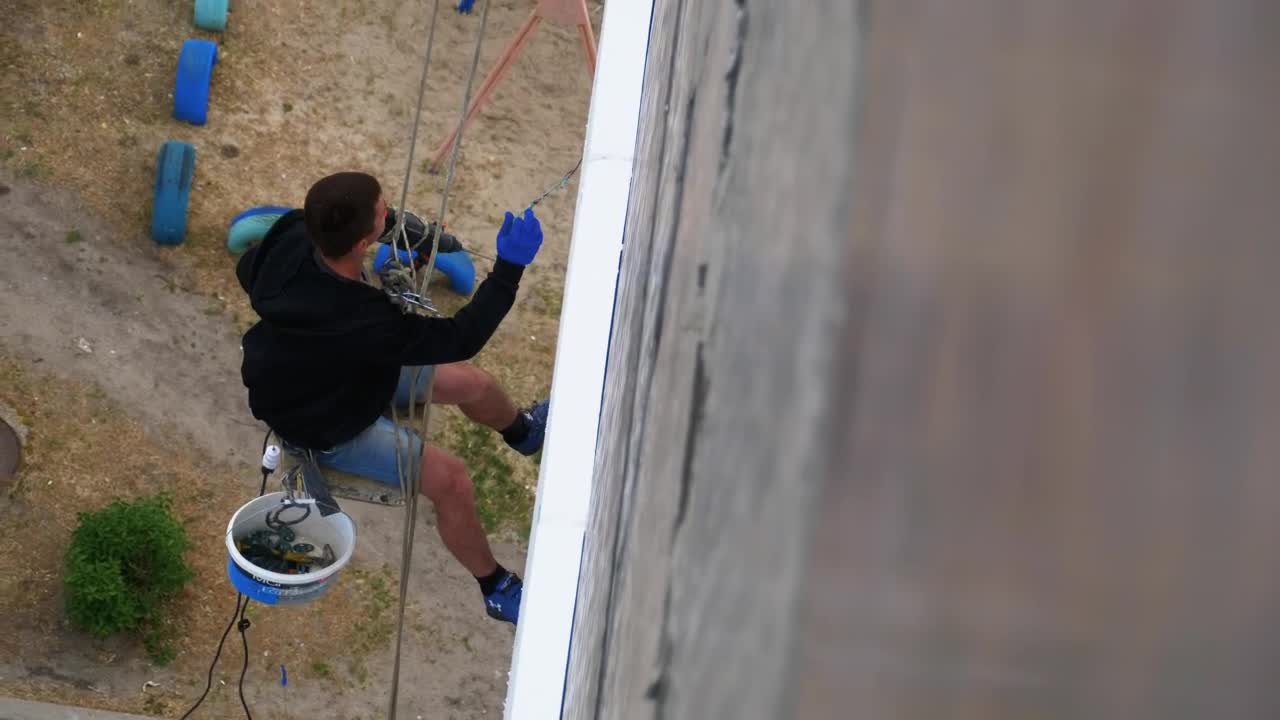 Video Stock Climber Working On Building Restoration Live Wallpaper For PC