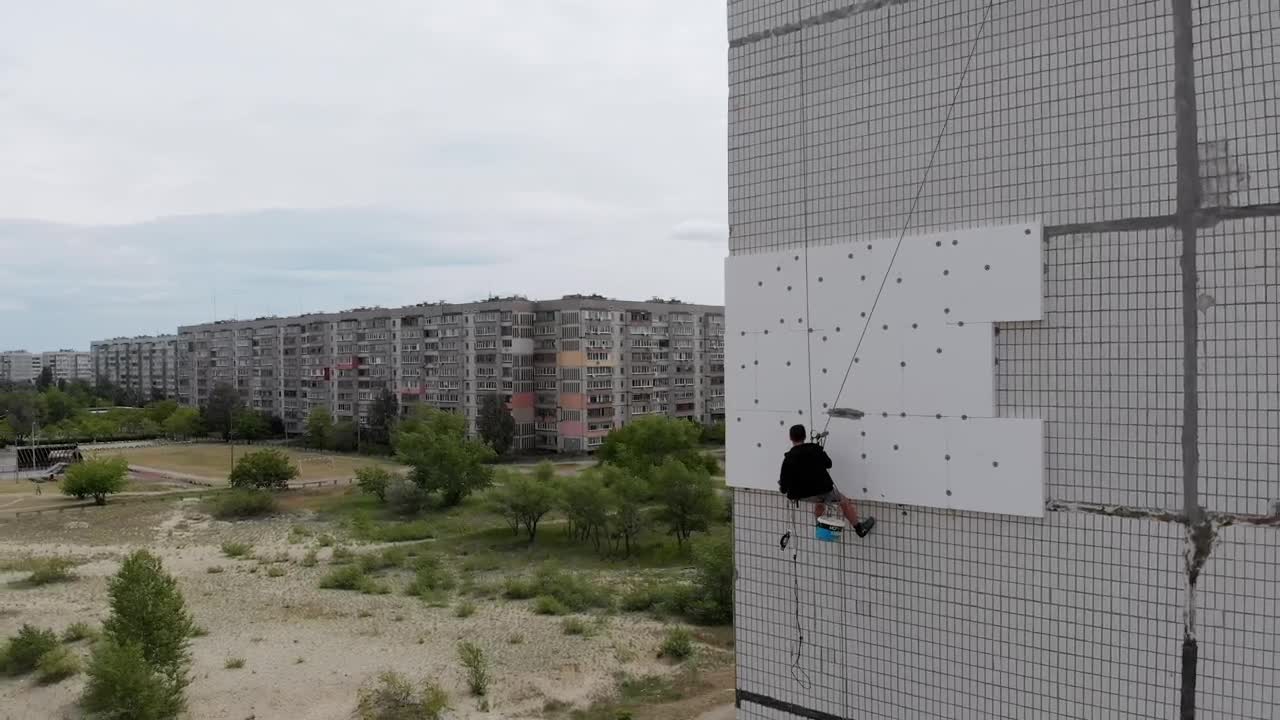 Video Stock Climber Working On A Building Live Wallpaper For PC