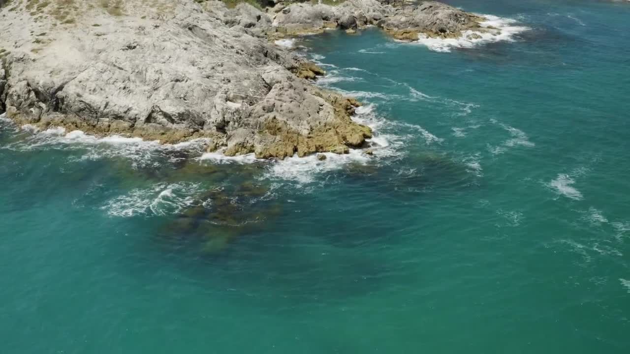 Video Stock Clean Coastal Water Breaking Against Rocks Live Wallpaper For PC