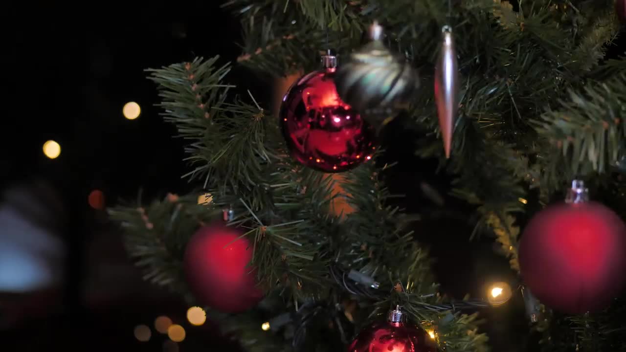 Video Stock Christmas Tree With Ornaments Live Wallpaper For PC