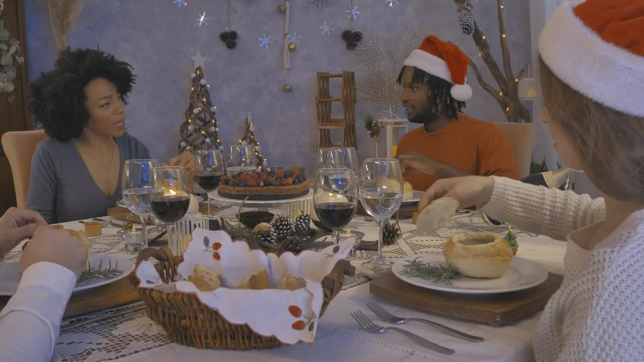 Video Stock Christmas Dinner With Friends Live Wallpaper For PC