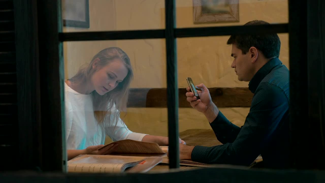 Video Stock Choosing What To Eat In A Cafe Live Wallpaper For PC