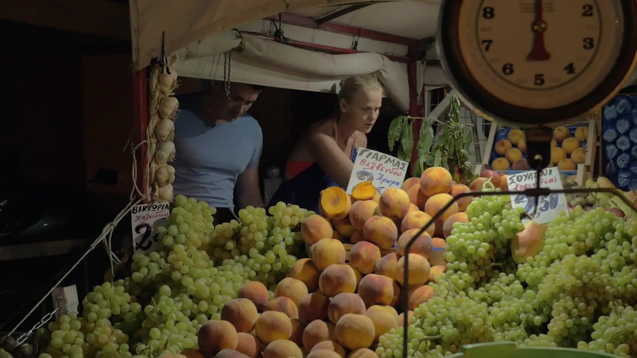 Video Stock Choosing Vegetables At A Market Live Wallpaper For PC