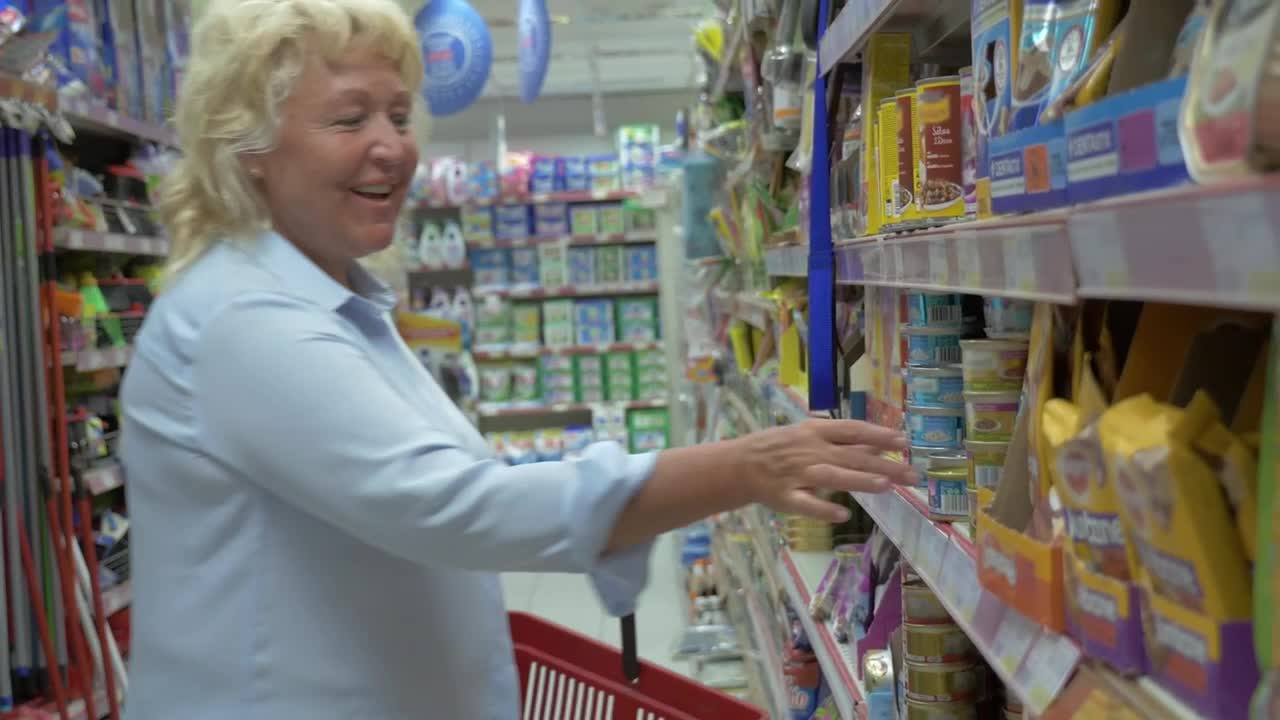 Video Stock Choosing Pet Food Live Wallpaper For PC