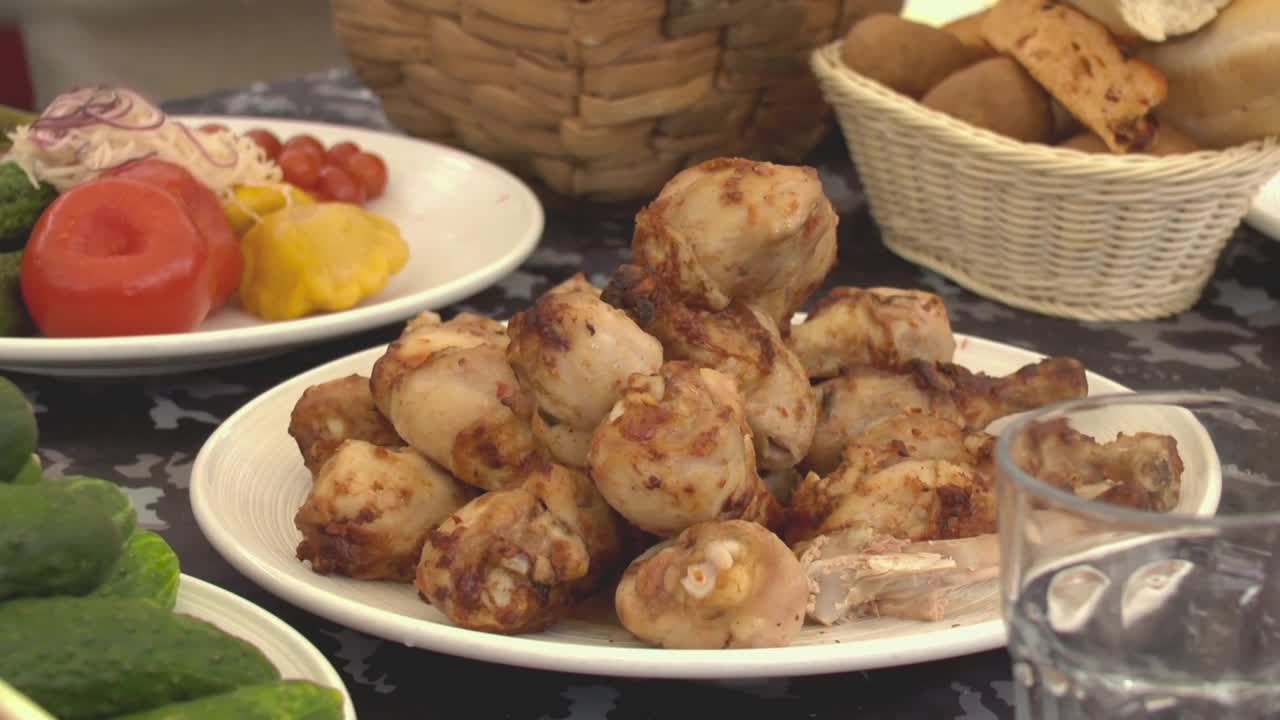 Video Stock Choosing A Chicken Leg To Eat Live Wallpaper For PC