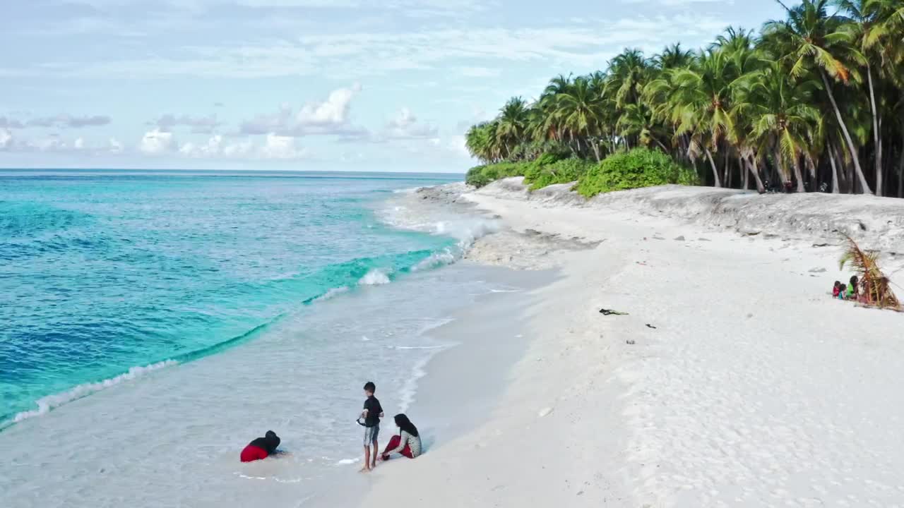 Video Stock Children Swimming In Ocean Live Wallpaper For PC