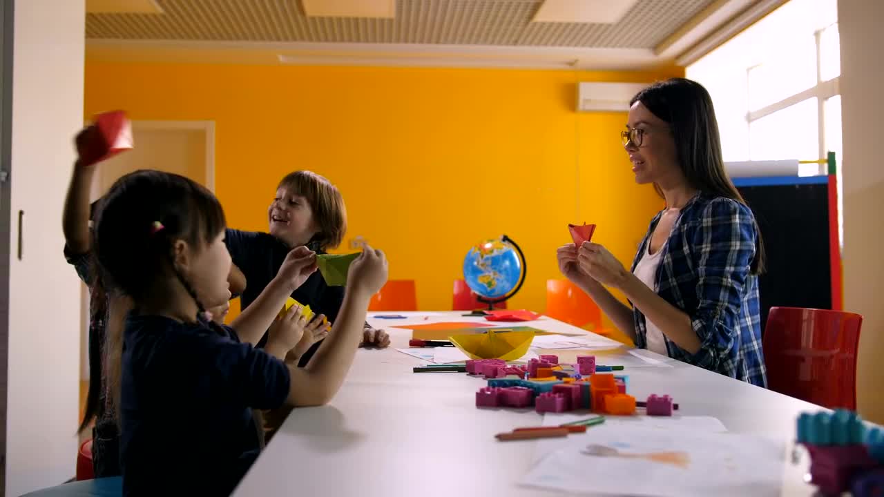 Video Stock Children Playing With Shapes Live Wallpaper For PC