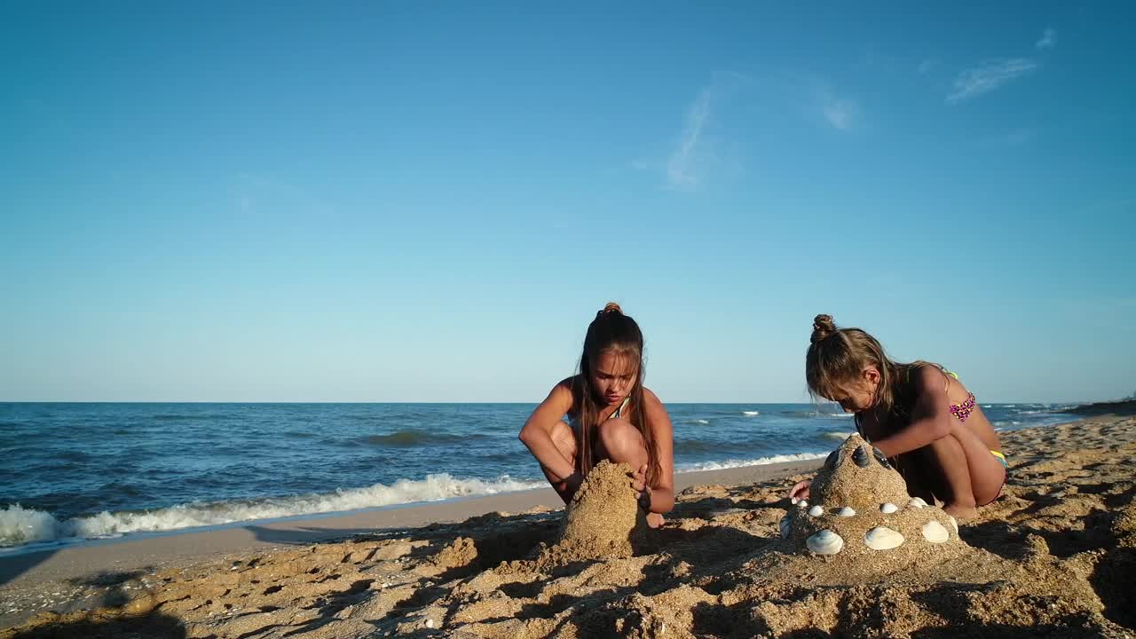 Video Stock Children Forming Sand Pyramids On The Beach Live Wallpaper For PC