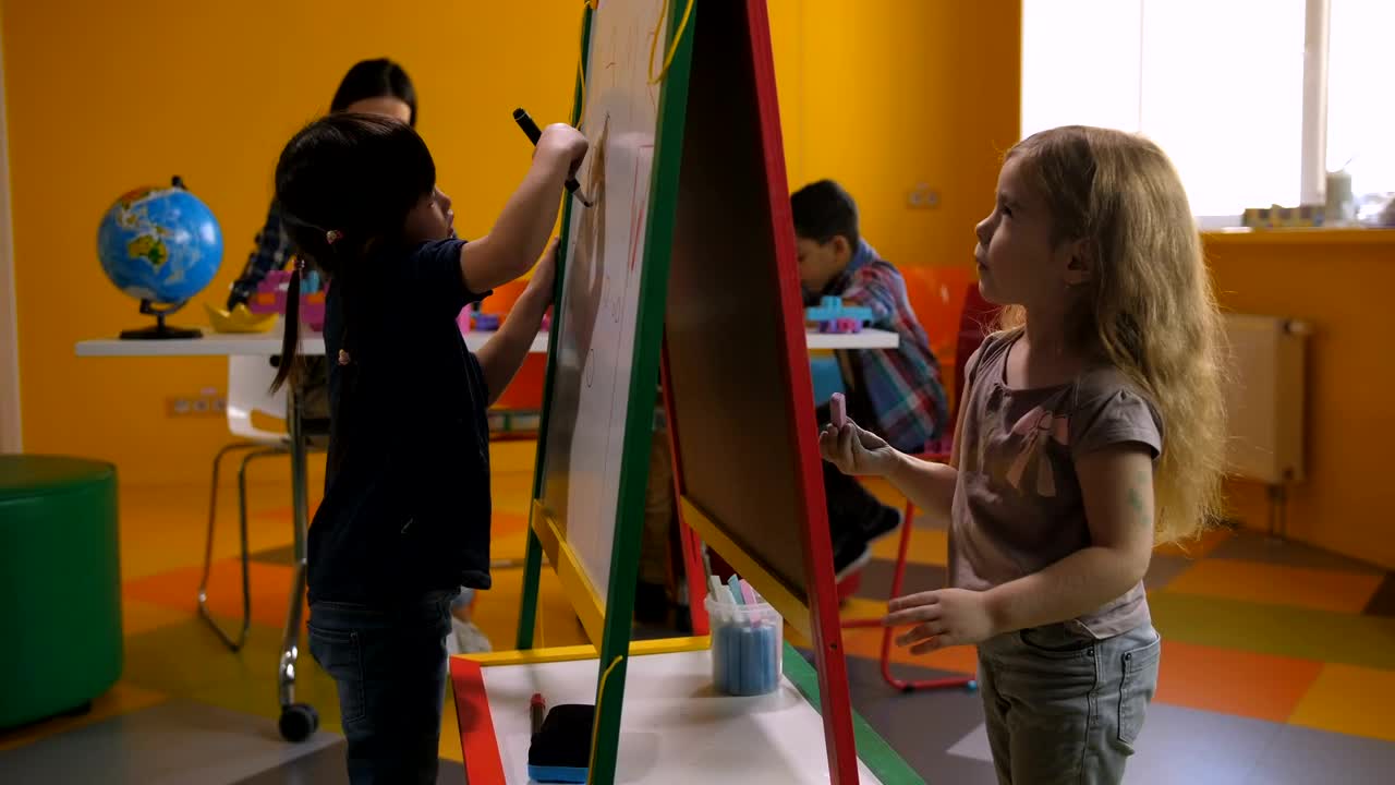 Video Stock Children Drawing In Art Class Live Wallpaper For PC