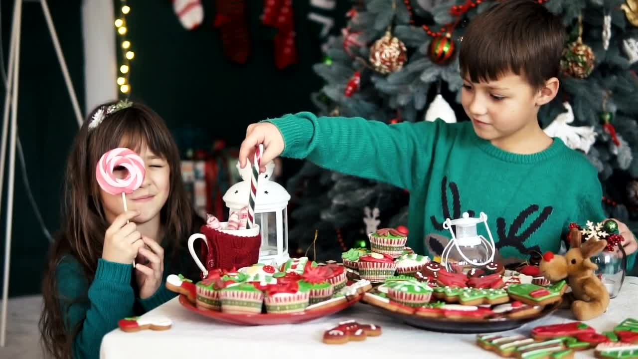 Video Stock Children Celebrating Christmas With Candies Live Wallpaper For PC