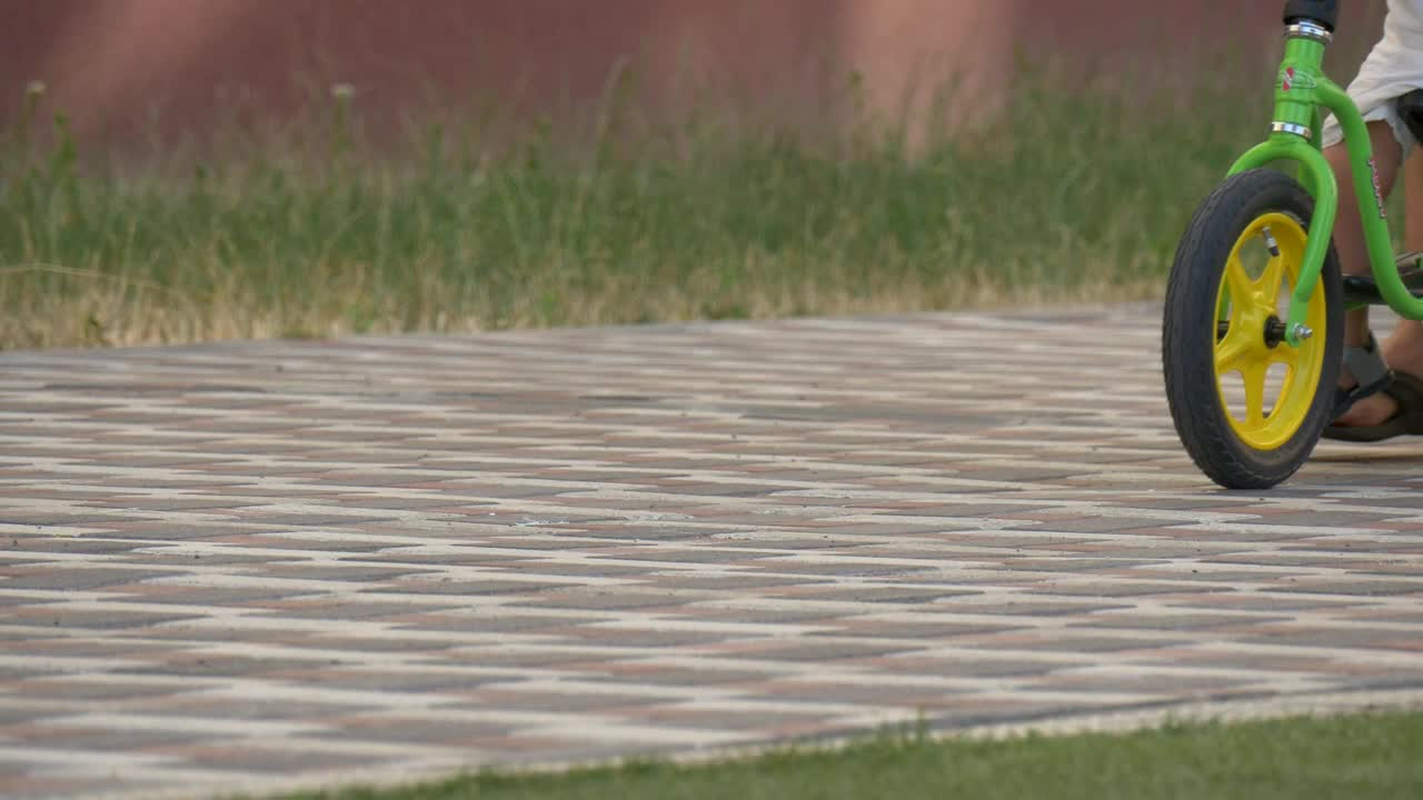 Video Stock Child On A Bicycle With His Dad Behind Live Wallpaper For PC