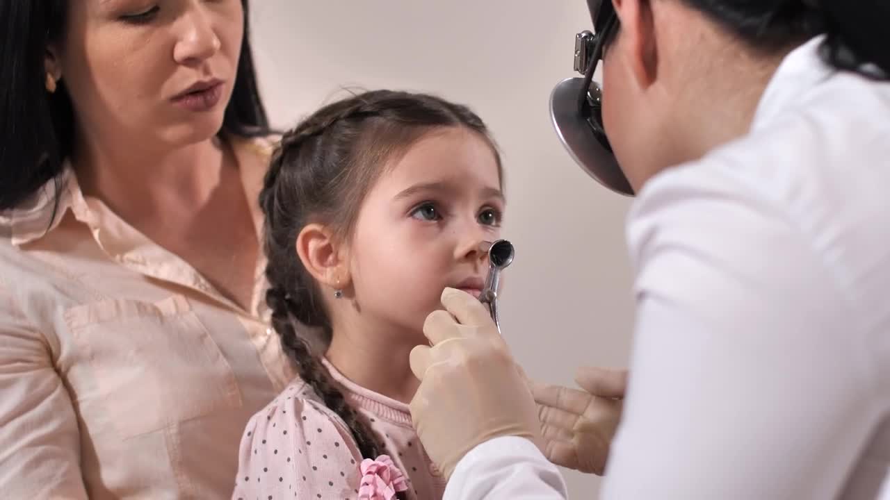 Video Stock Child Crying During A Visit To The Doctor Live Wallpaper For PC