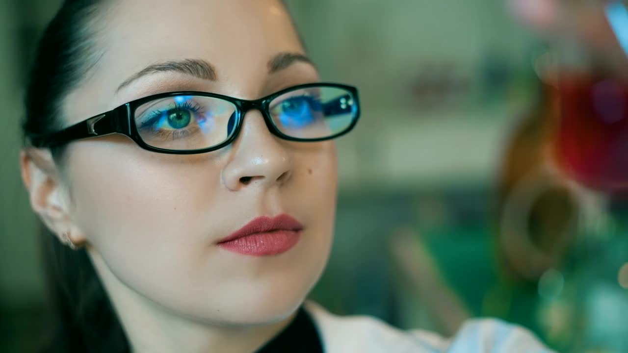 Video Stock Chemical Engineer Working Live Wallpaper For PC