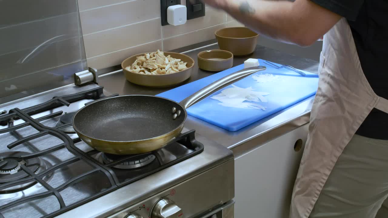 Video Stock Chef Preparing Mushrooms In A Kitchen Live Wallpaper For PC
