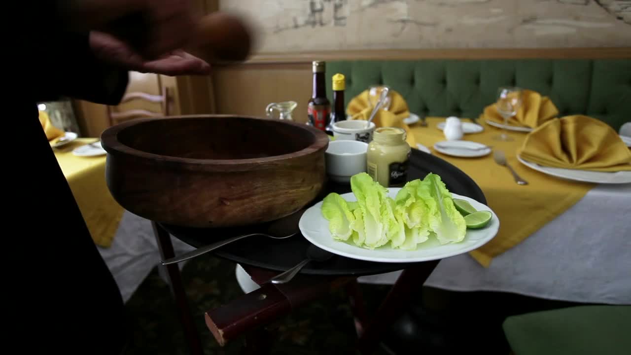 Video Stock Chef Preparing A Salad In A Restaurant Live Wallpaper For PC