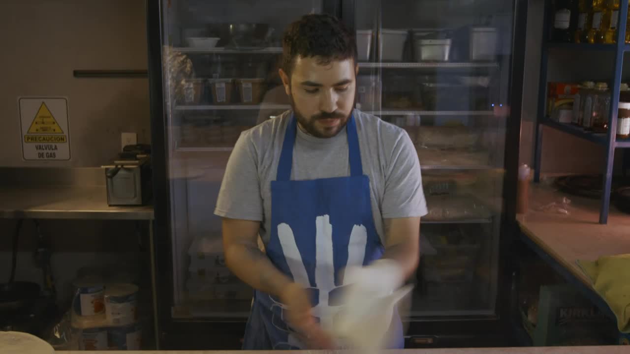 Video Stock Chef Doing Acrobatics With The Dough Of A Pizza Live Wallpaper For PC