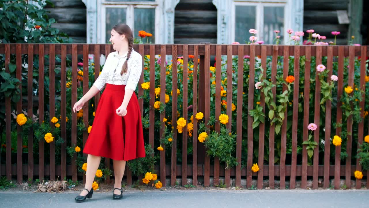 Video Stock Cheerful Girl Dancing In Front Of A Garden Fence Live Wallpaper For PC