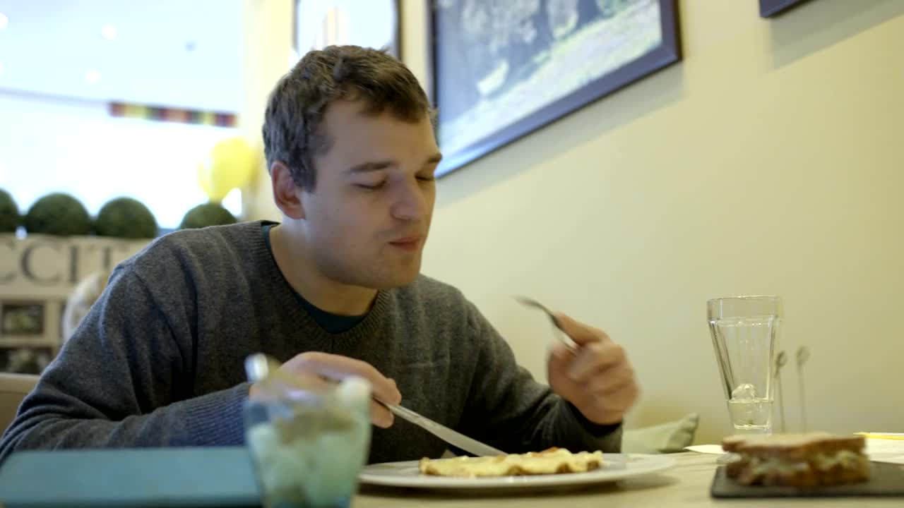 Video Stock Chatting Online In A Cafe Live Wallpaper For PC