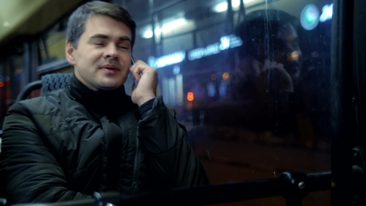 Video Stock Chatting On The Phone On A Night Bus Live Wallpaper For PC