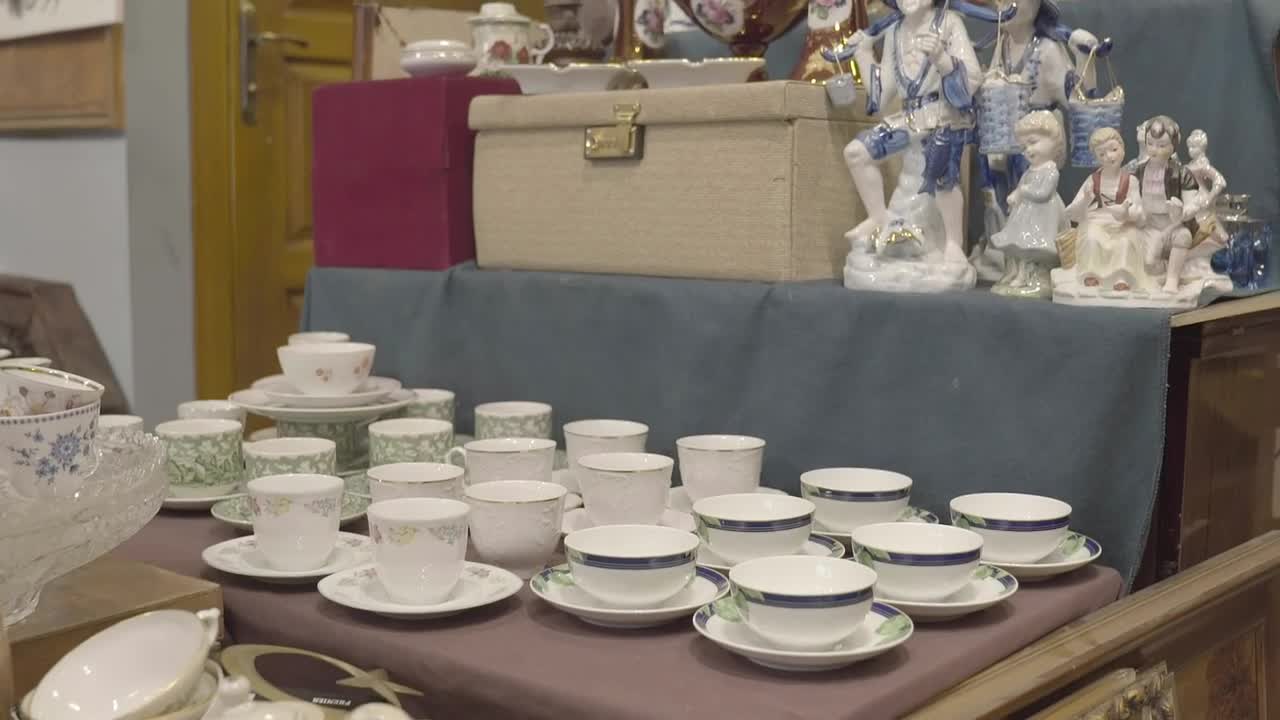 Video Stock Ceramic Figures In A Shop Live Wallpaper For PC