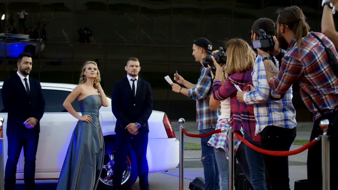 Video Stock Celebrity Woman Giving Autographs Live Wallpaper For PC