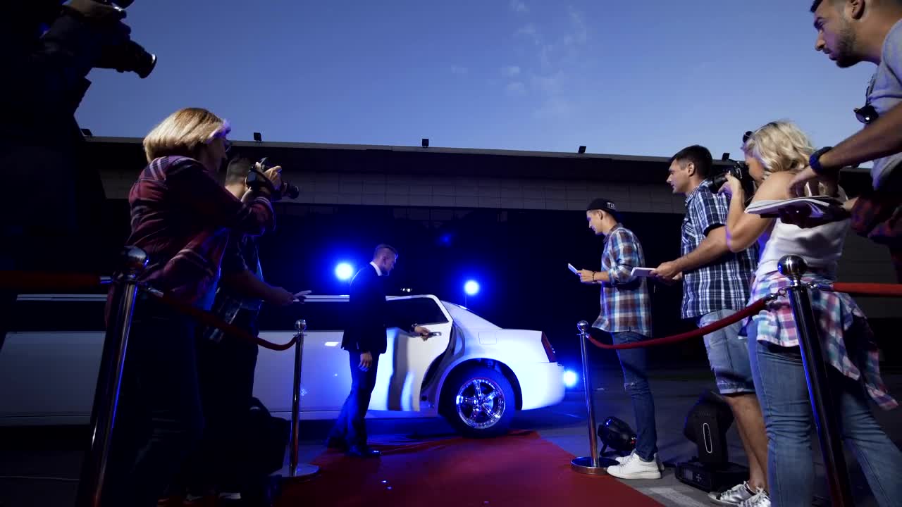 Video Stock Celebrity Couple Signing Autographs Live Wallpaper For PC