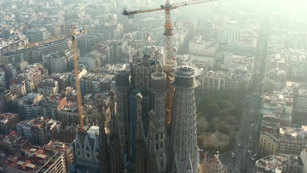 Video Stock Cathedral Under Repair With Cranes In Barcelona Live Wallpaper For PC